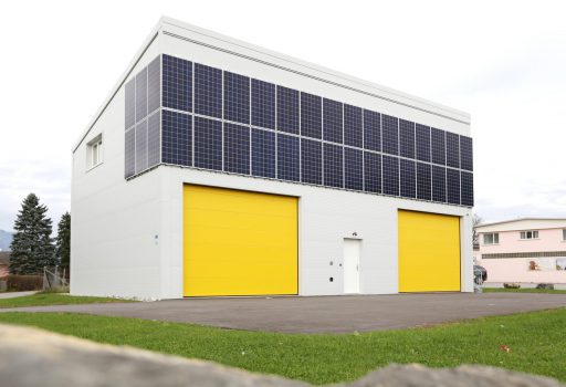 Neubau Minergie Gewerbehaus Photovoltaik Aussenansicht